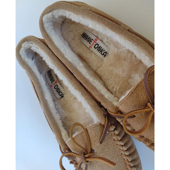 Minnetonka Womens Moccasin Tan Suede Fur Lined Mocs Casual Shoe or Slippers Sz 8 - Picture 3 of 5